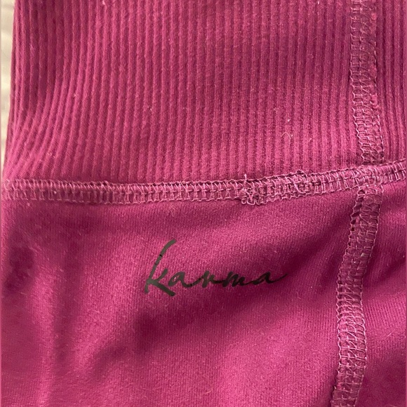 Karma Yoga Leggings - Picture 4 of 4
